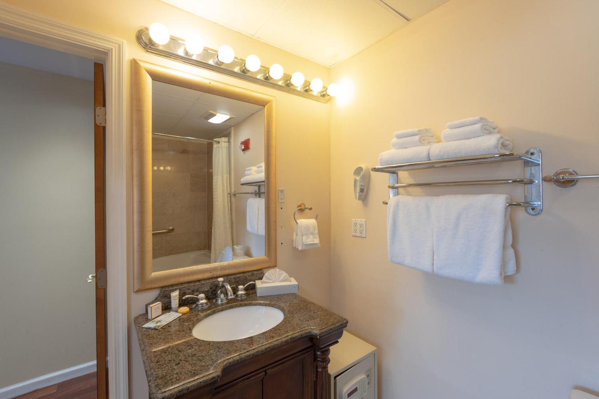 Ocean Inn & Suites St. Simons Island Bagian luar foto