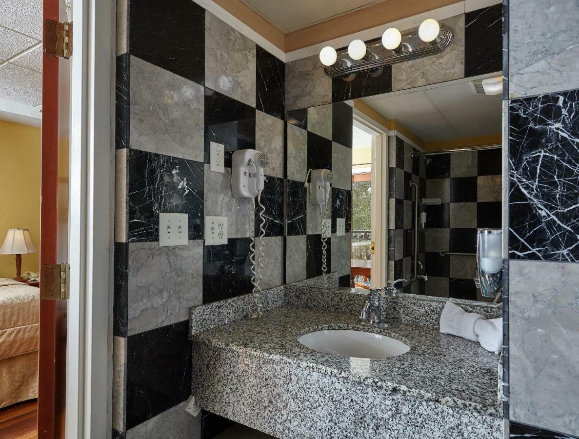 Ocean Inn & Suites St. Simons Island Bagian luar foto