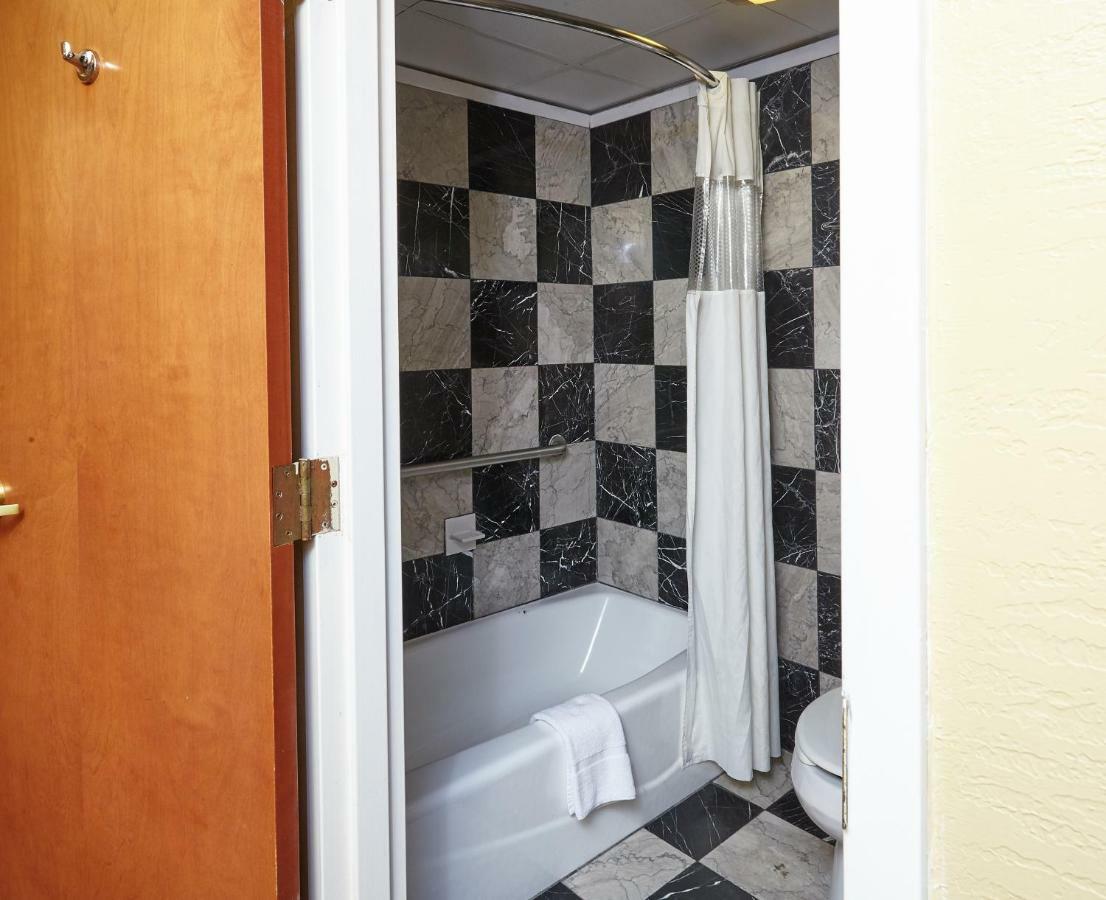 Ocean Inn & Suites St. Simons Island Bagian luar foto