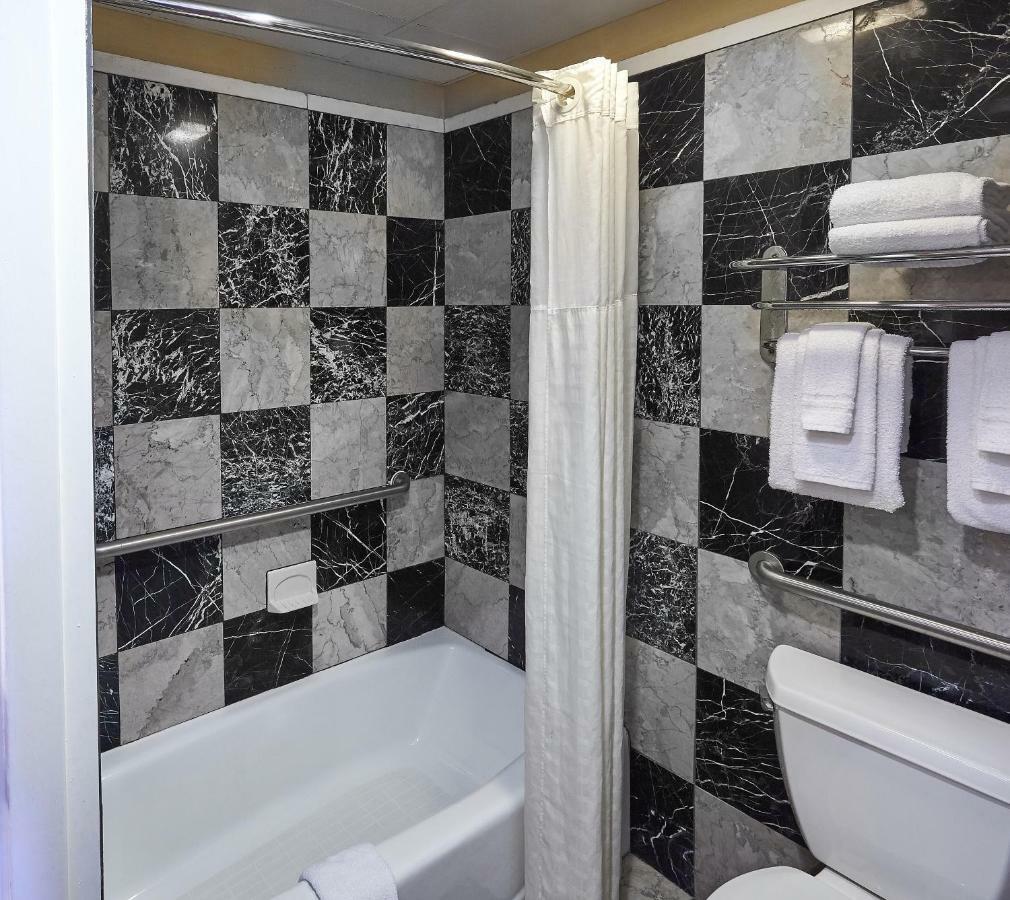 Ocean Inn & Suites St. Simons Island Bagian luar foto